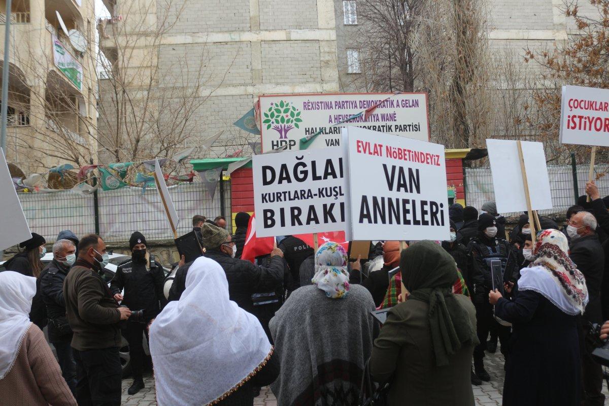 Van'da evlat nöbetine katılan aileler: HDP olmasa PKK da olmaz
