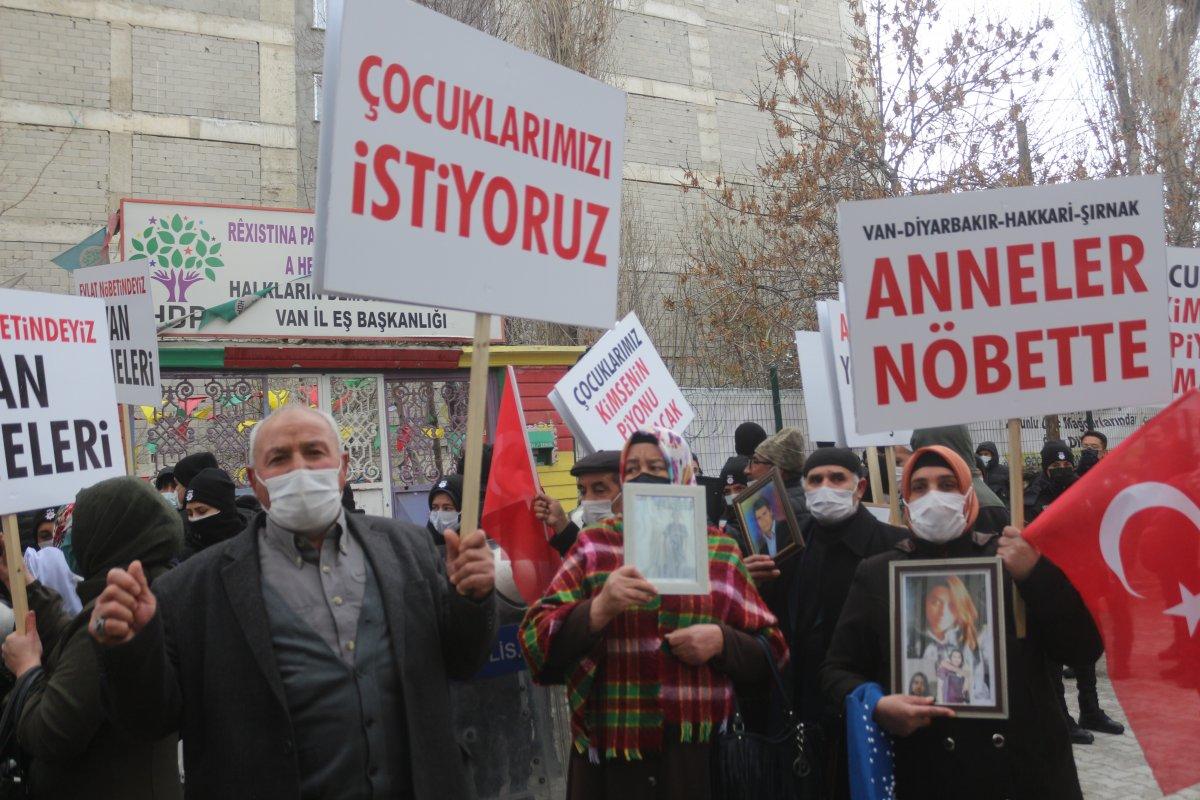 Van'da evlat nöbetine katılan aileler: HDP olmasa PKK da olmaz