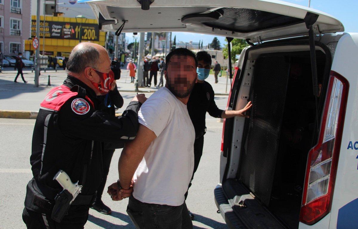 Antalya'da arızalı telefon kavgasında polise tehdit