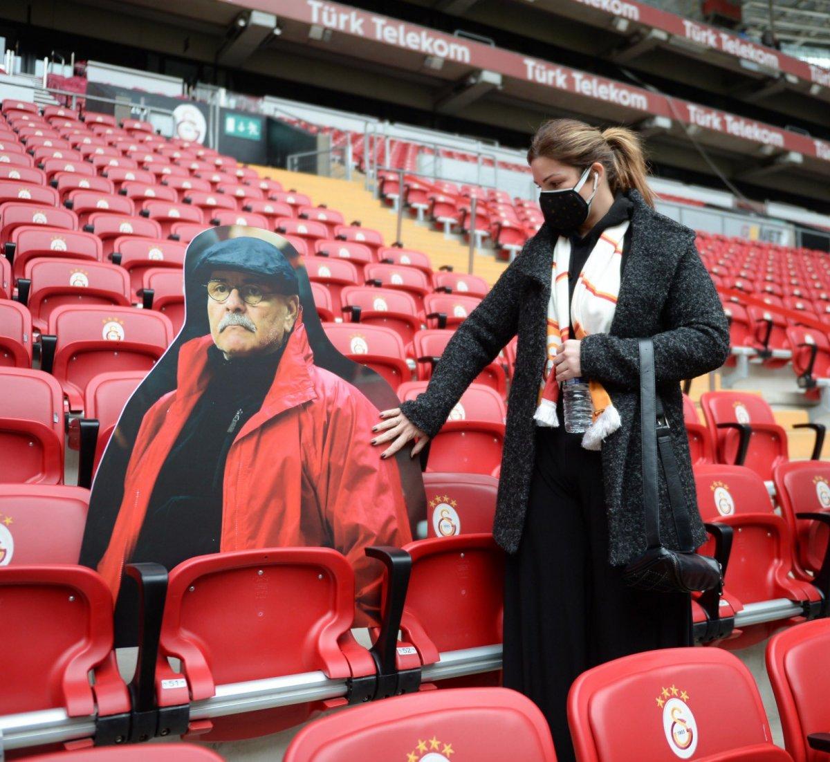 Galatasaray, Rasim Öztekin'i unutmadı