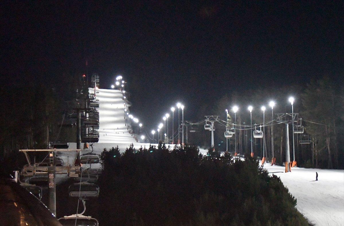 Cıbıltepe Kayak Merkezi'nde gece kayak keyfi
