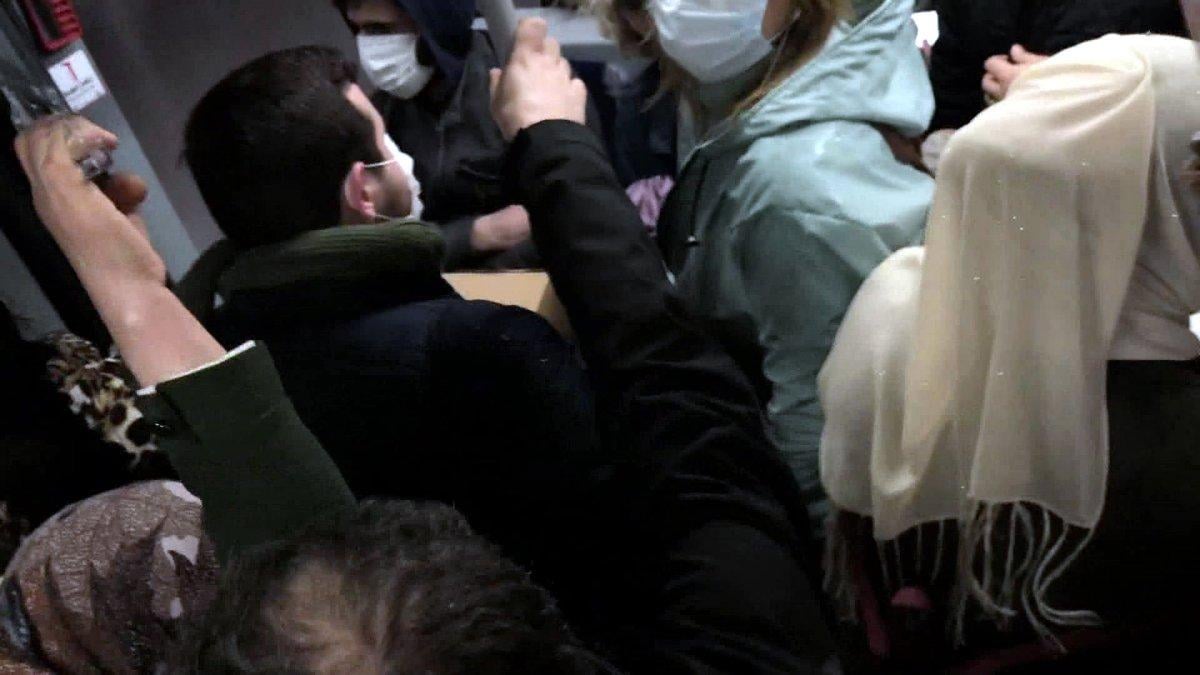 İstanbul'da mesai çıkışı toplu taşıma araçlarında yoğunluk