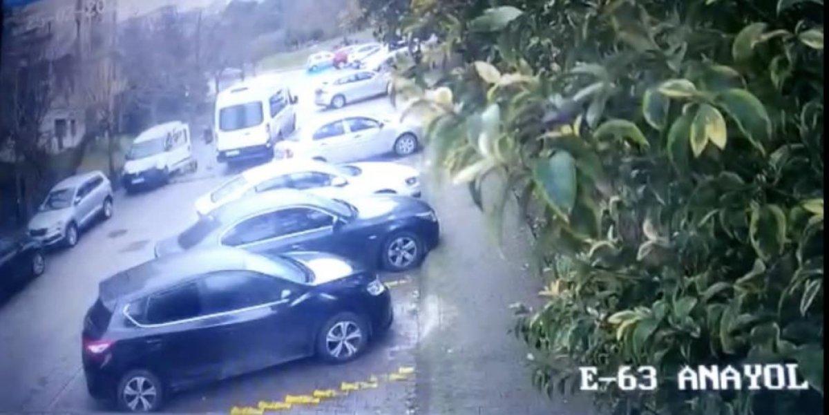 İstanbul'da geri manevra yapan sürücü yaşlı kadını sürükledi