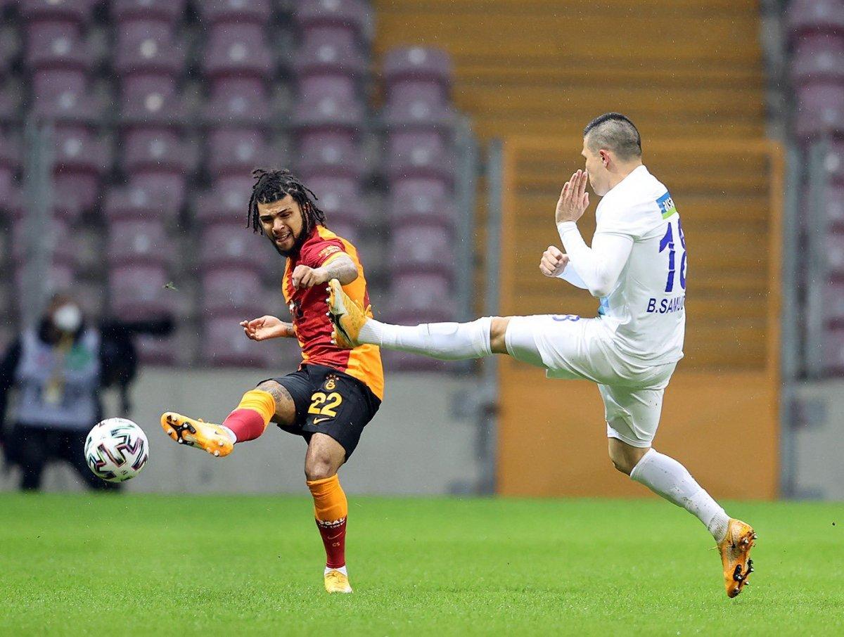 Galatasaray evinde Rizespor'a mağlup oldu