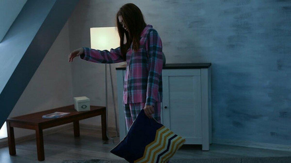 Uykuda dolaşma hastalığı: Uyurgezerlik neden olur, tedavisi var mı?