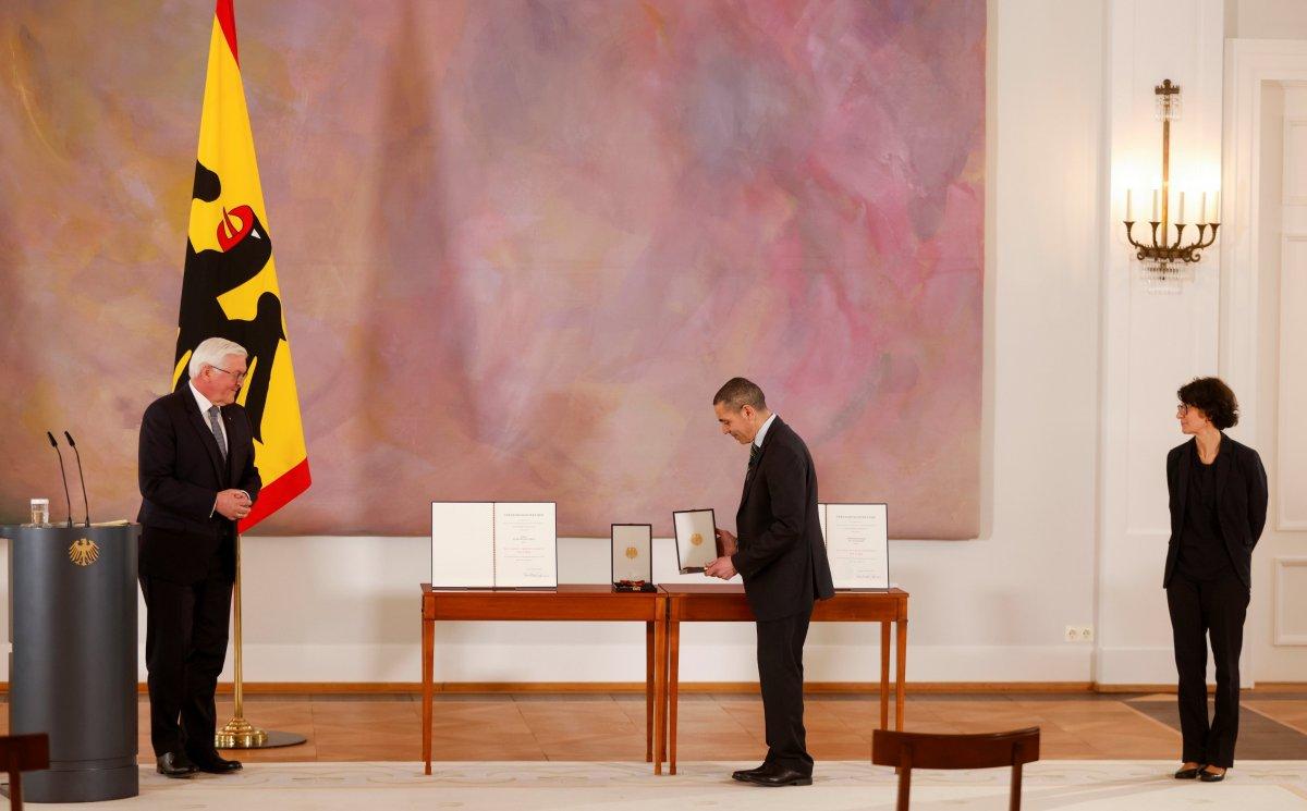 Özlem Türeci ve Uğur Şahin'e devlet nişanı verildi