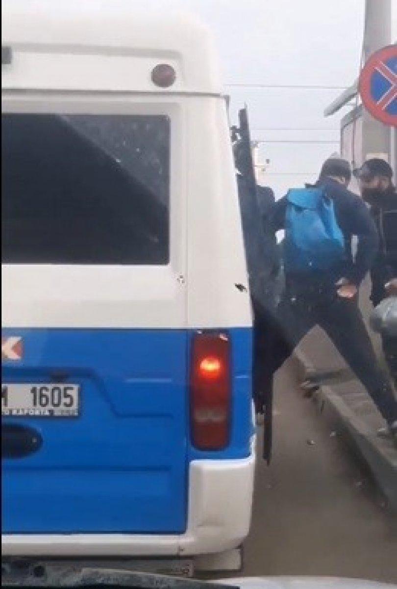 Bursa’da minibüsten 28 kişi çıktı