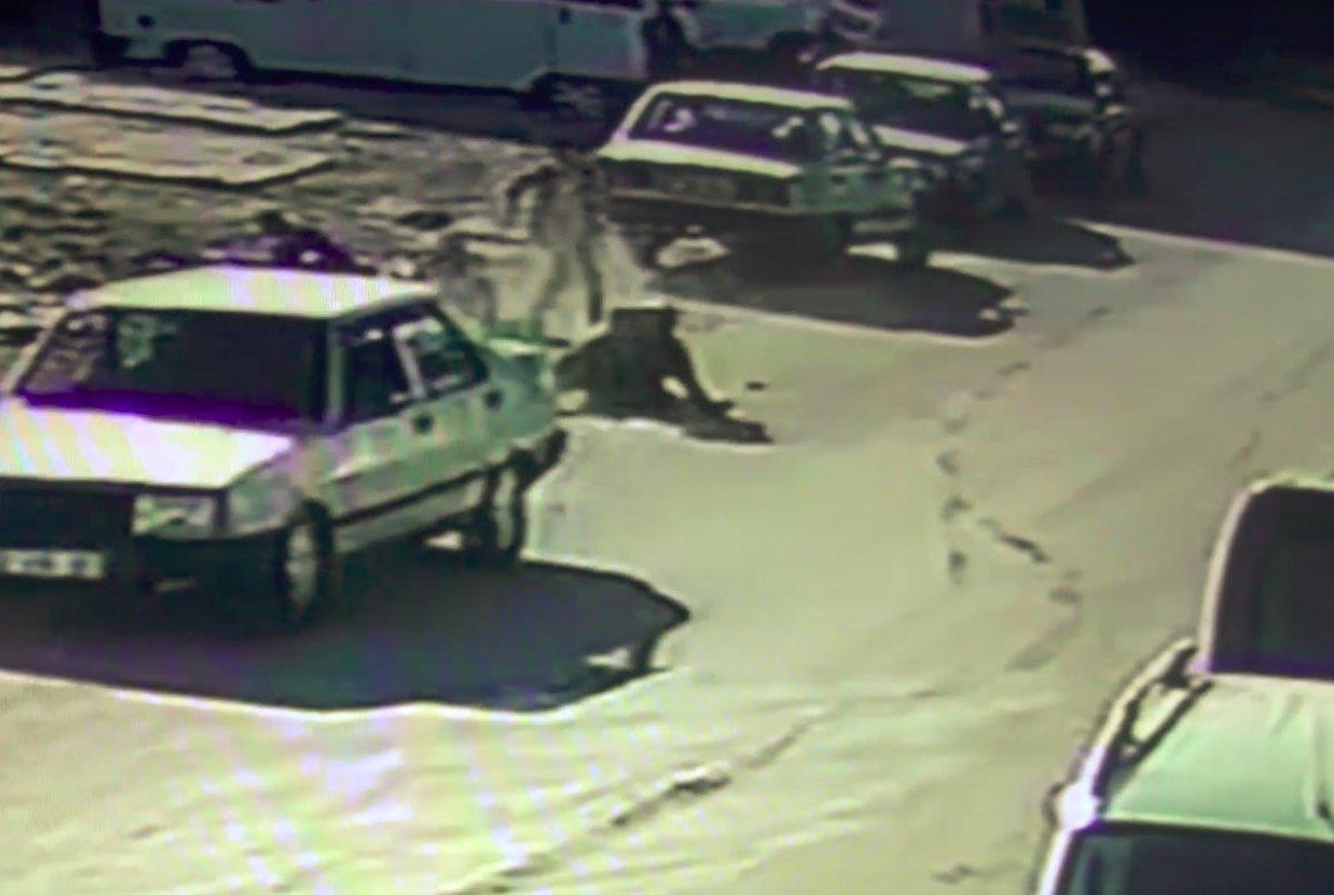 Antalya'da drift yapan çocuk sürücü kalabalığın arasına daldı