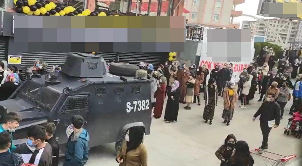 Diyarbakır'da 'indirim' izdihamı