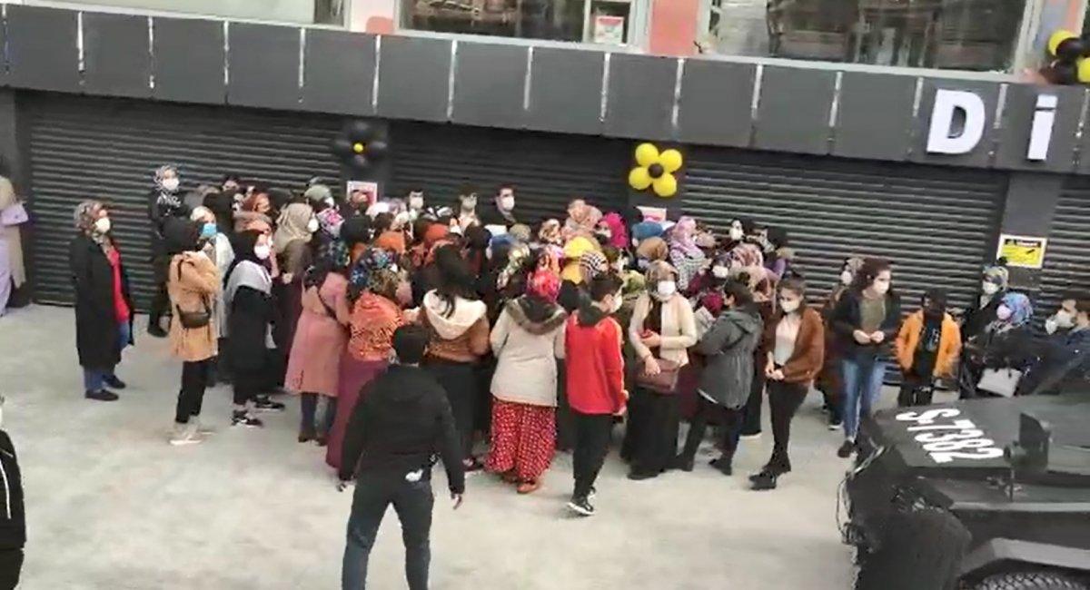 Diyarbakır'da 'indirim' izdihamı