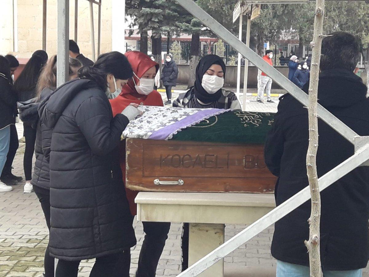 Kocaeli'de 15 yaşındaki genç kız kalp krizi geçirdi, kurtarılamadı