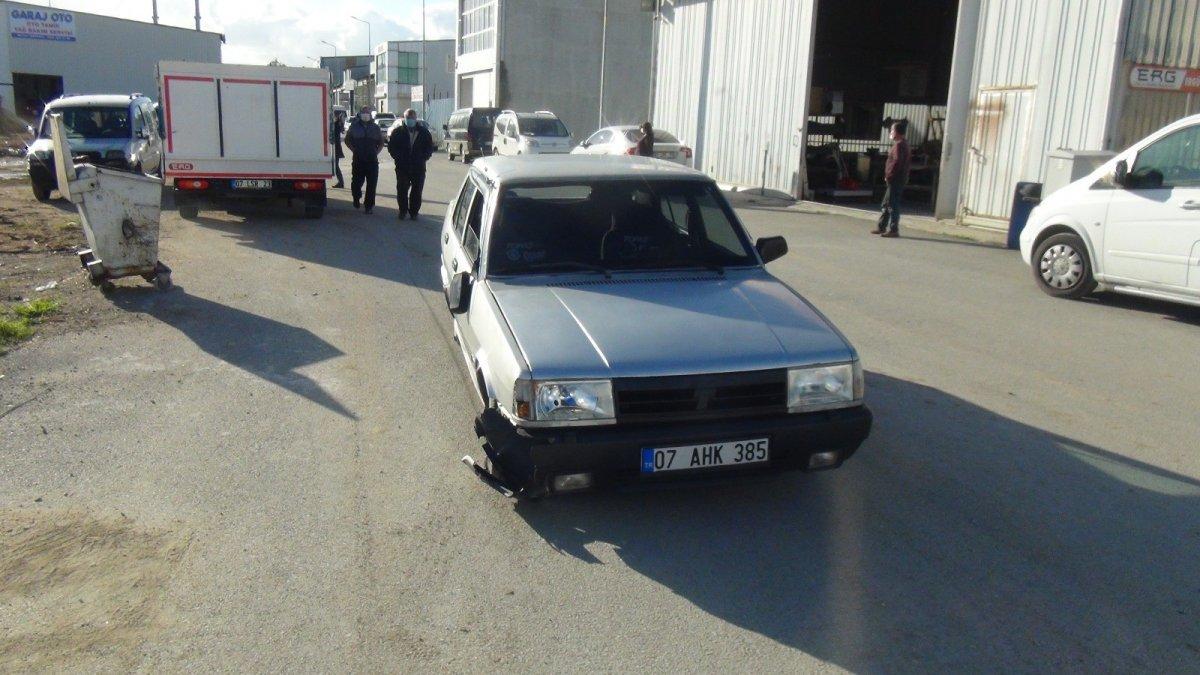 Antalya'da drift yapan çocuk sürücü kalabalığın arasına daldı