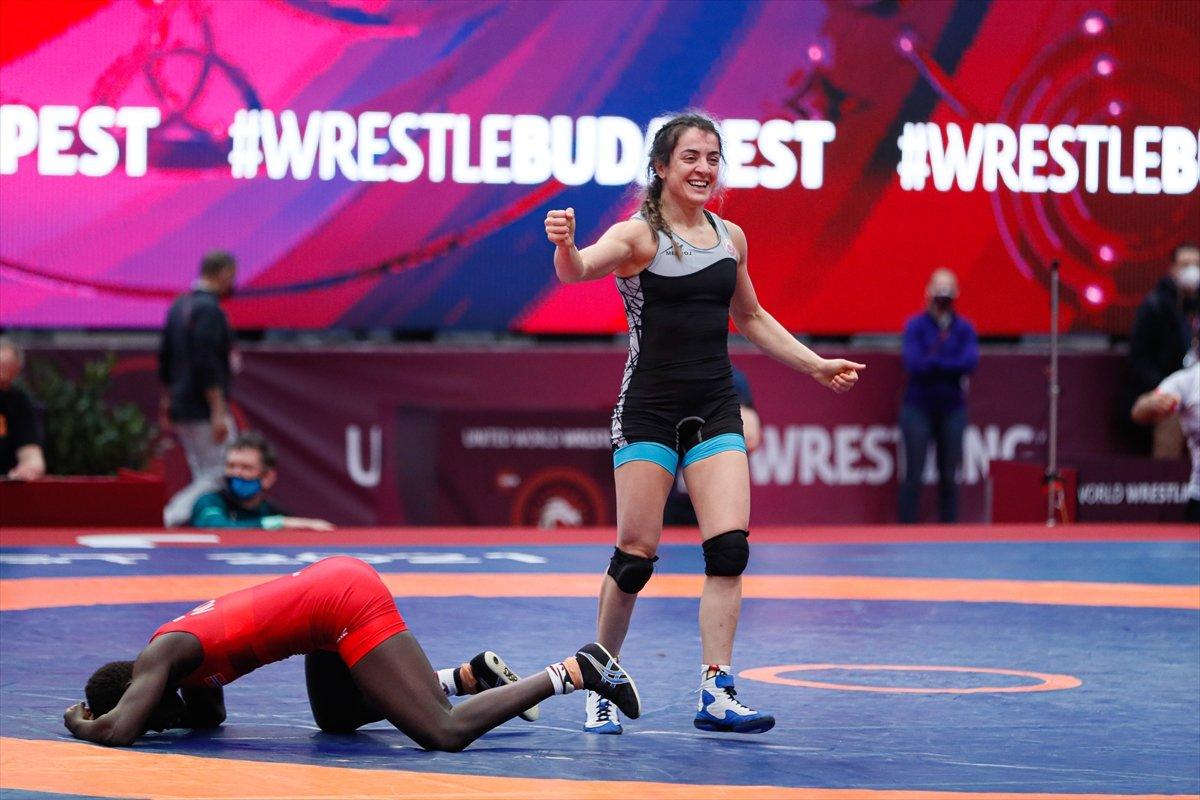 Milli güreşçi Evin Demirhan, Tokyo Olimpiyatları'na gidiyor