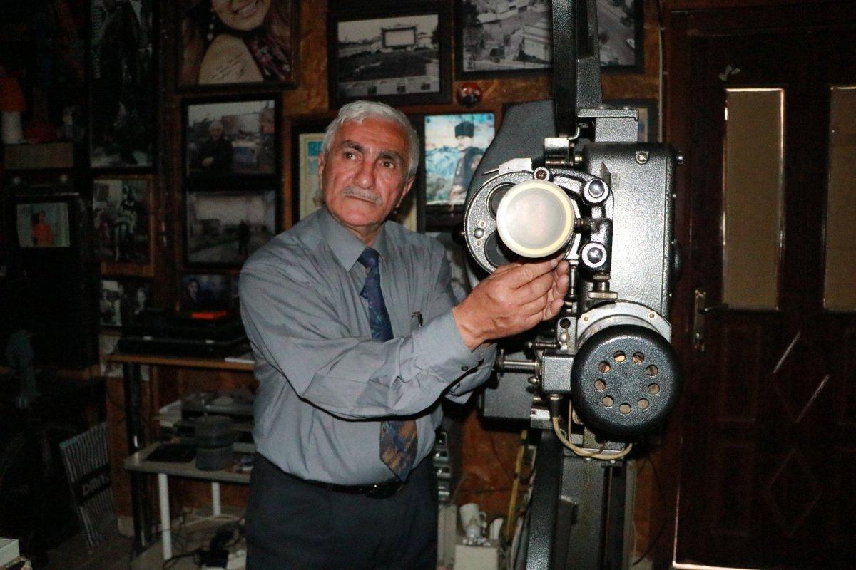 Adana'da müzeye çevirdiği evinde Yeşilçam’ı yaşatıyor