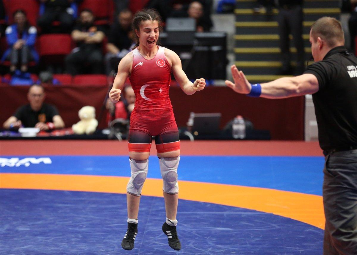 Milli güreşçi Evin Demirhan, Tokyo Olimpiyatları'na gidiyor