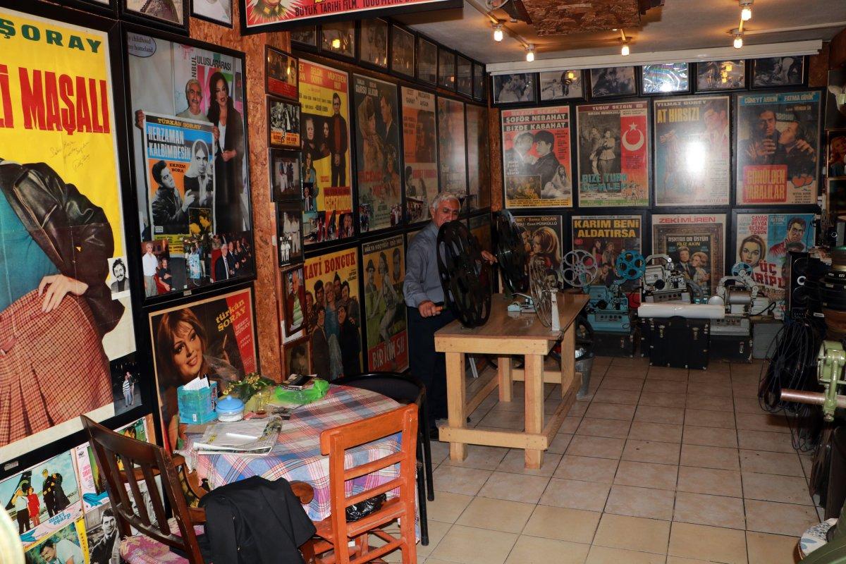 Adana'da müzeye çevirdiği evinde Yeşilçam’ı yaşatıyor