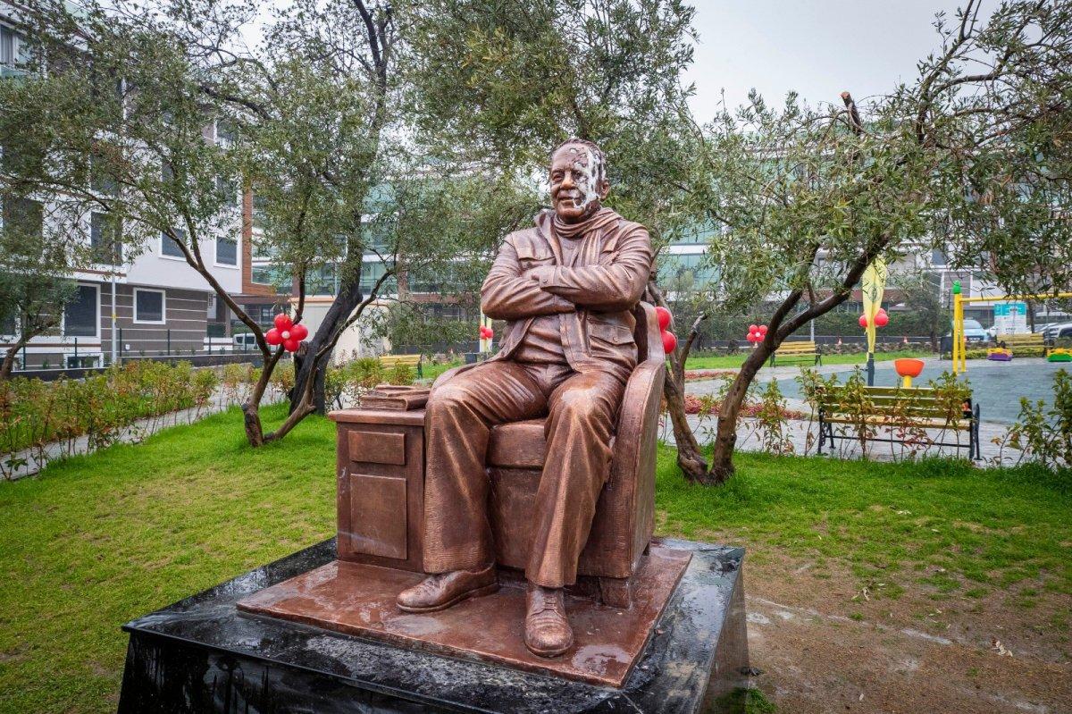 Tunç Soyer, Bekir Coşkun heykeline yapılan saldırı sonrası incelemelerde bulundu