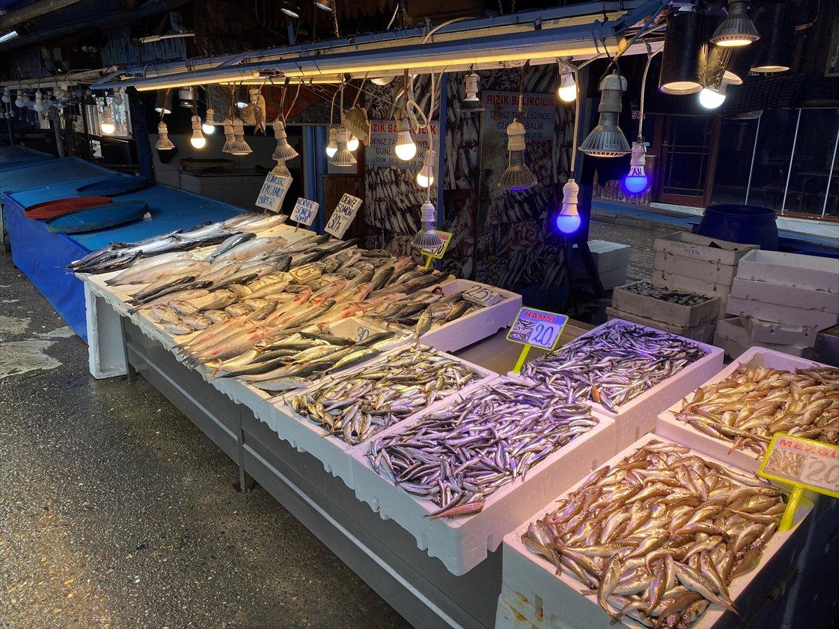 Trabzon'da taze hamsinin kilogramı 20 liradan satılıyor