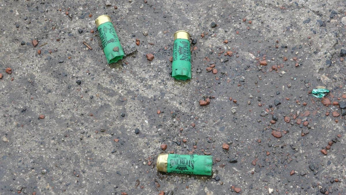 Samsun’da kılıçla yaraladıkları şahsın baba evine pompalı tüfekle saldırdılar