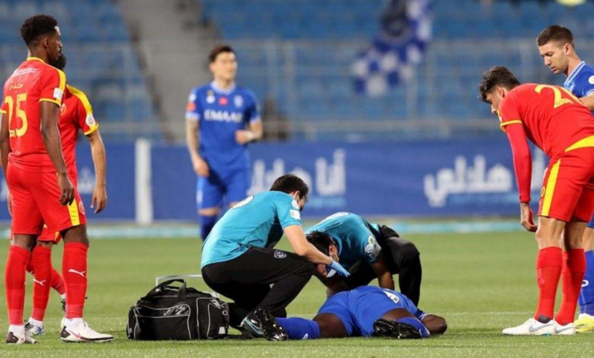 Bafetimbi Gomis, sahada baygınlık geçirdi