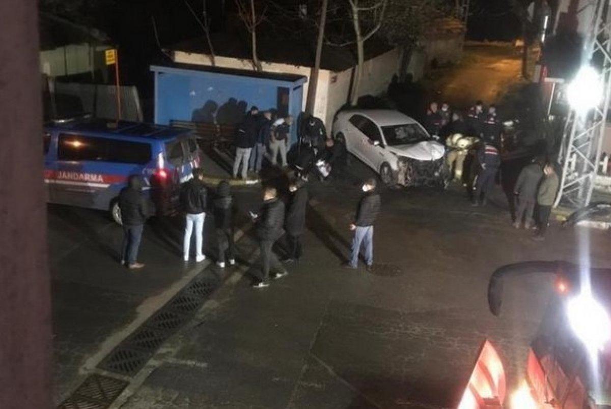 Silivri'de otomobil, elektrik direğine çarptı: 1 ölü