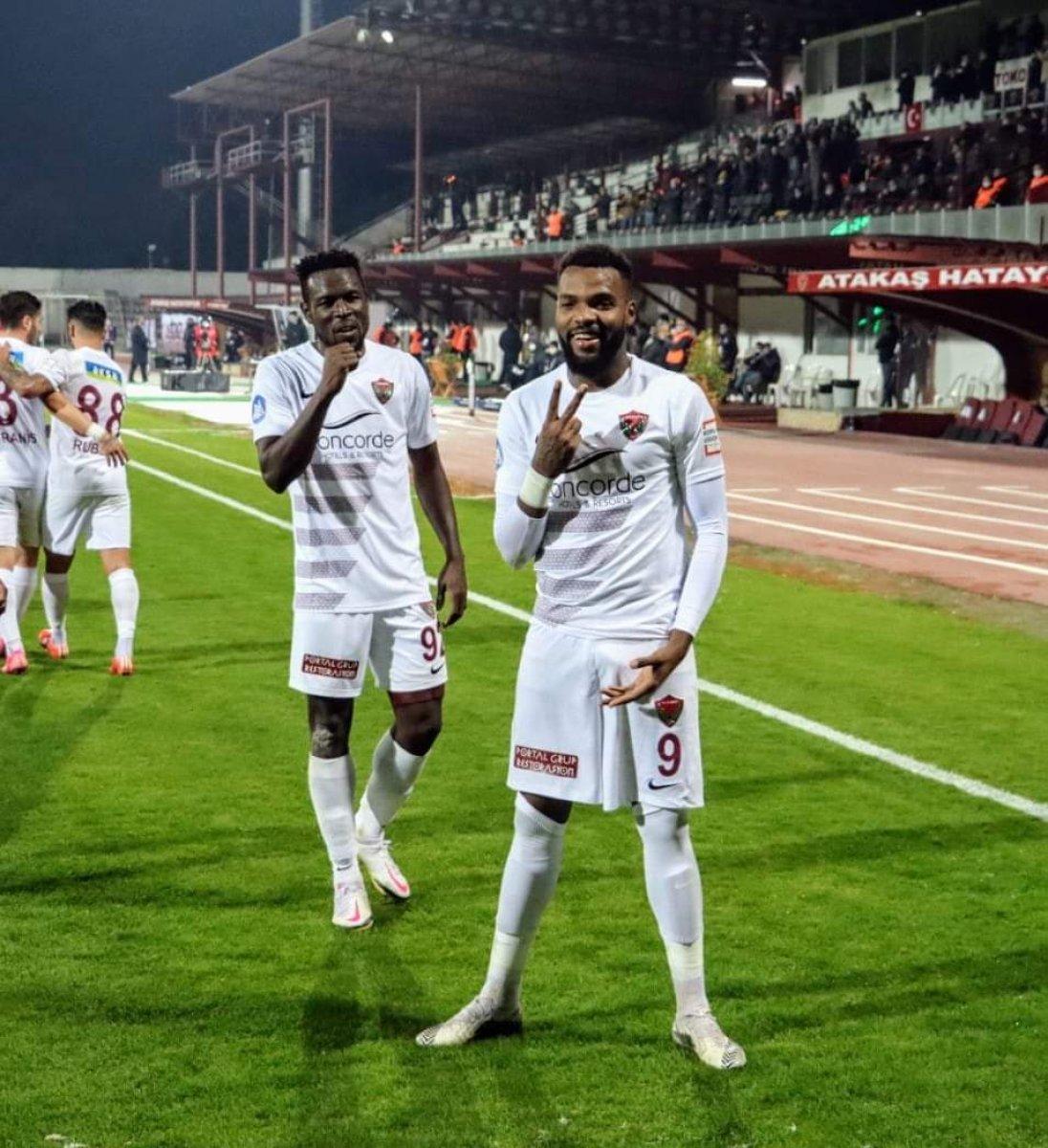 Galatasaray'da savunma hattı sil baştan