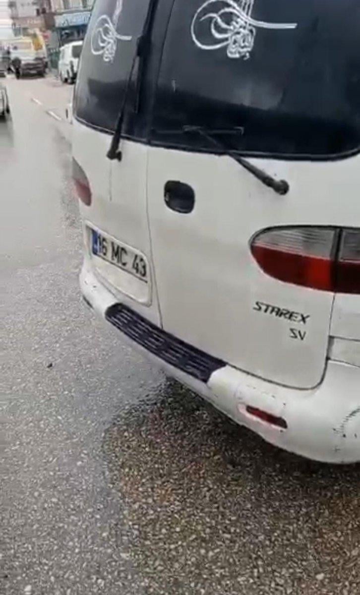 Bursa’da kaçak öğrenci servisi çeken araç kaza yaptı