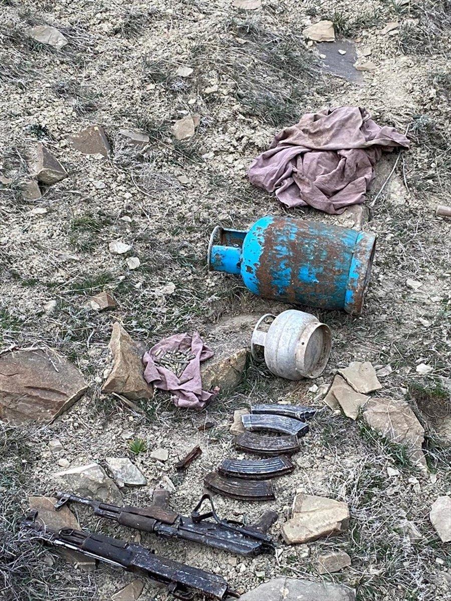 Hakkari'de PKK'lı teröristlere ait silah ve mühimmat ele geçirildi