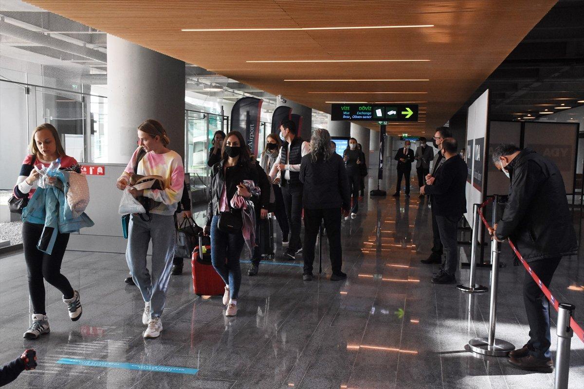 Rus turistler, Türkiye'ye gelmeye başladı