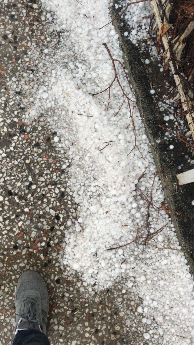 Ankara'da aniden bastıran dolu, şehri etkisi altına aldı