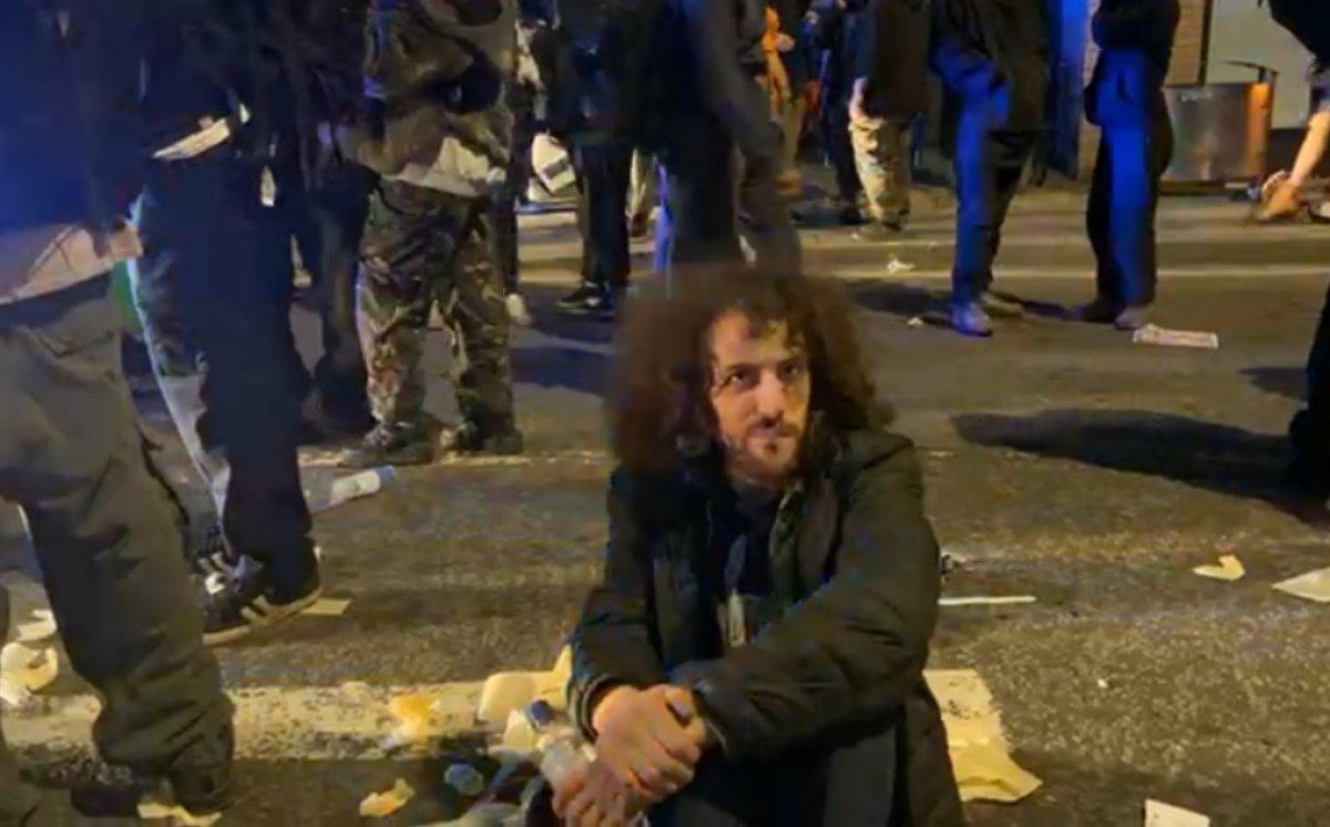 İngiltere'nin Bristol kentinde eylemciler polis karakoluna saldırdı