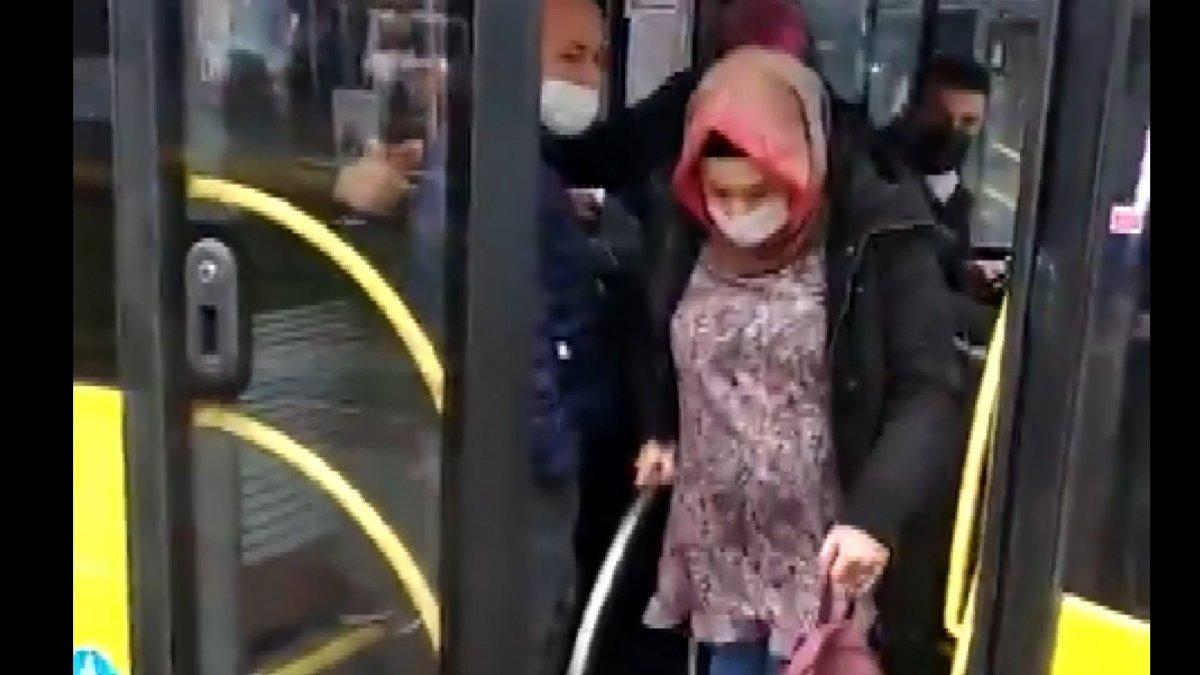 Sancaktepe'de kapasitesi dolan otobüsün önünü kestiler