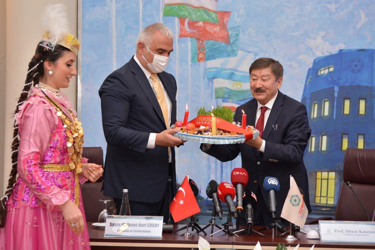 Mehmet Nuri Ersoy Nevruz ateşinden atladı