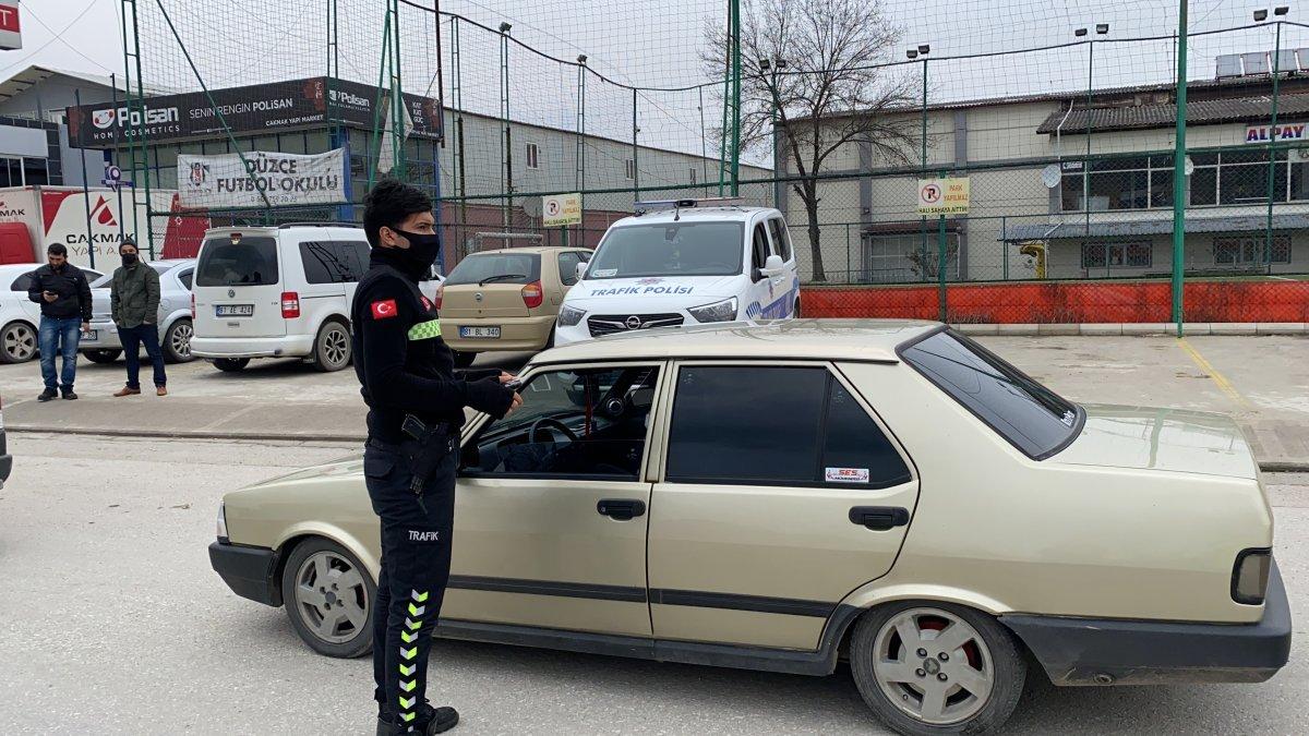 Düzce'de modifiye sevdası trafikten men ettirdi