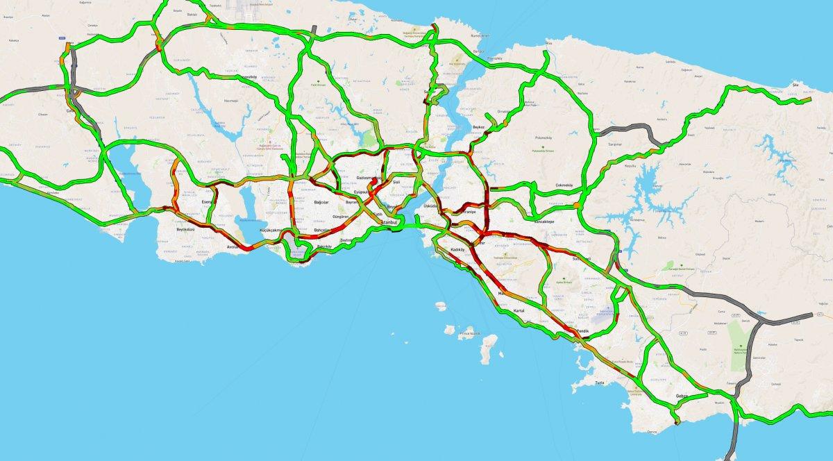 İstanbul'da kısıtlamasının sona ermesiyle trafik yoğunluğu arttı