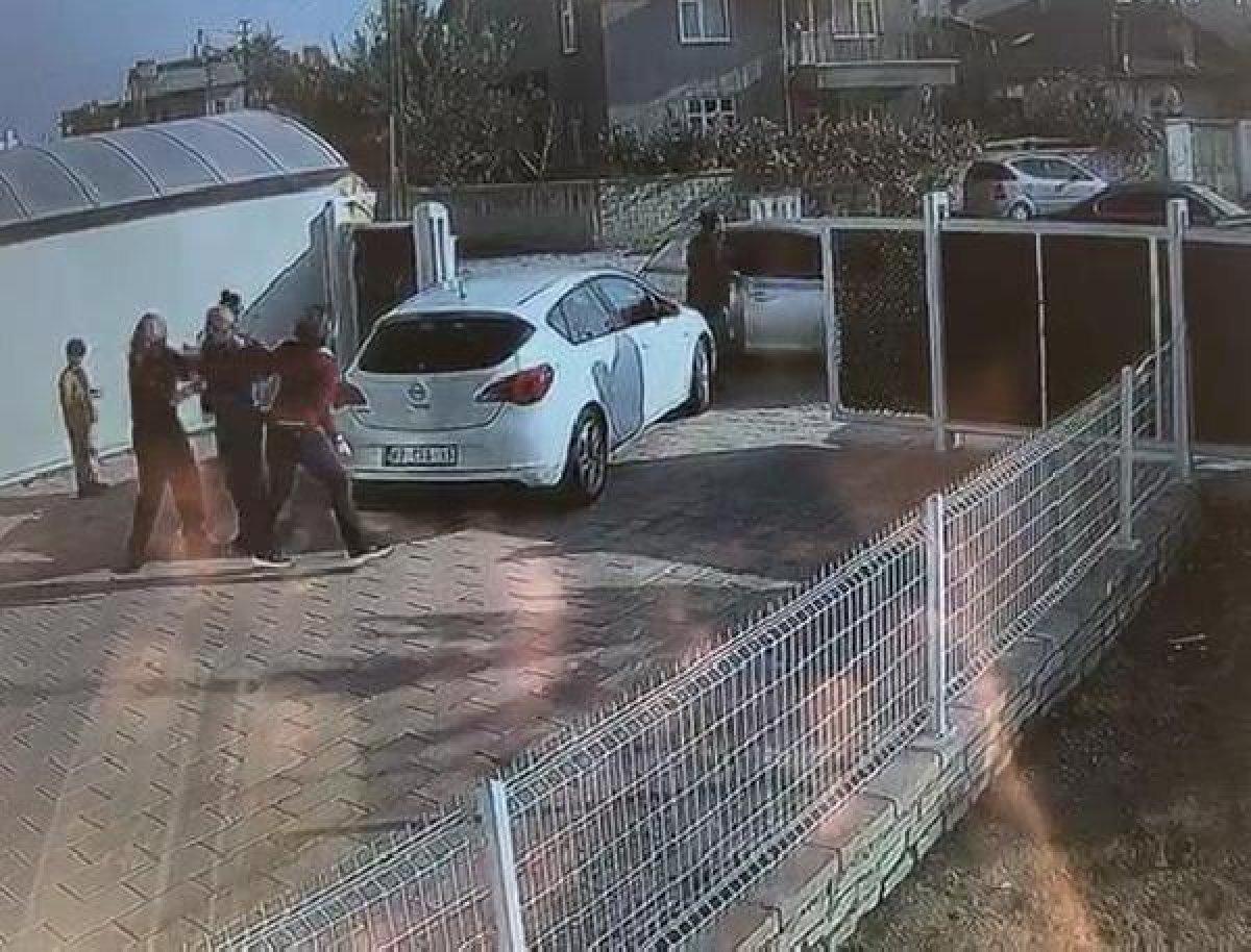 Konya'da park yeri kavgasında genç kadının kaburgasını kırdı