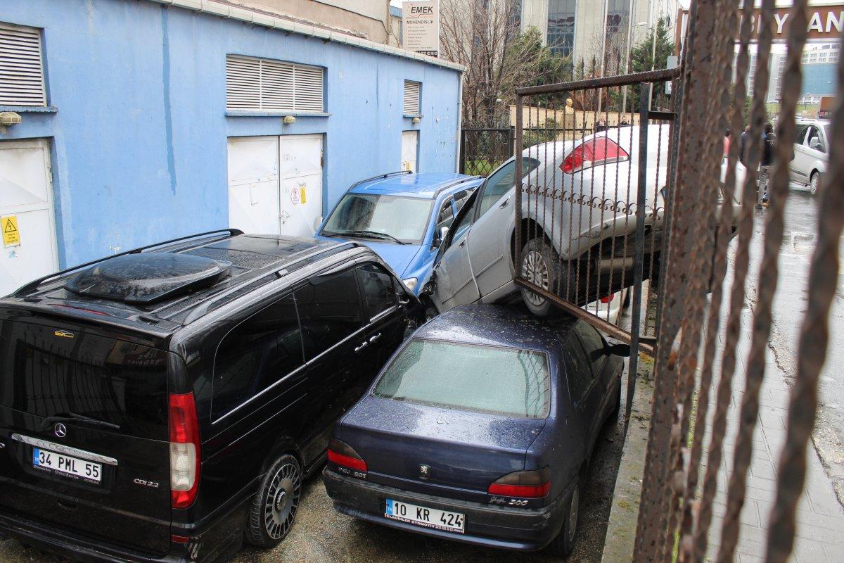 Beylikdüzü’nde aracın otoparka uçtuğu anlar