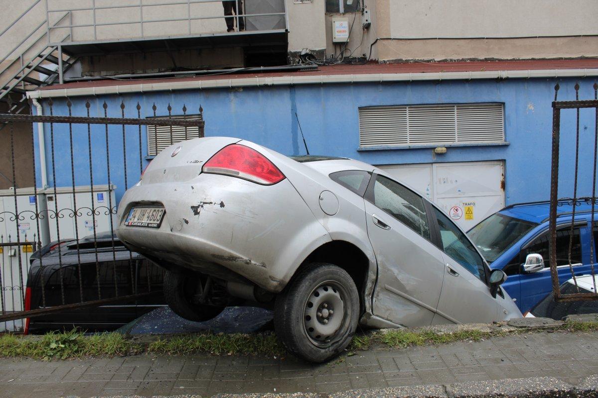 Beylikdüzü’nde aracın otoparka uçtuğu anlar