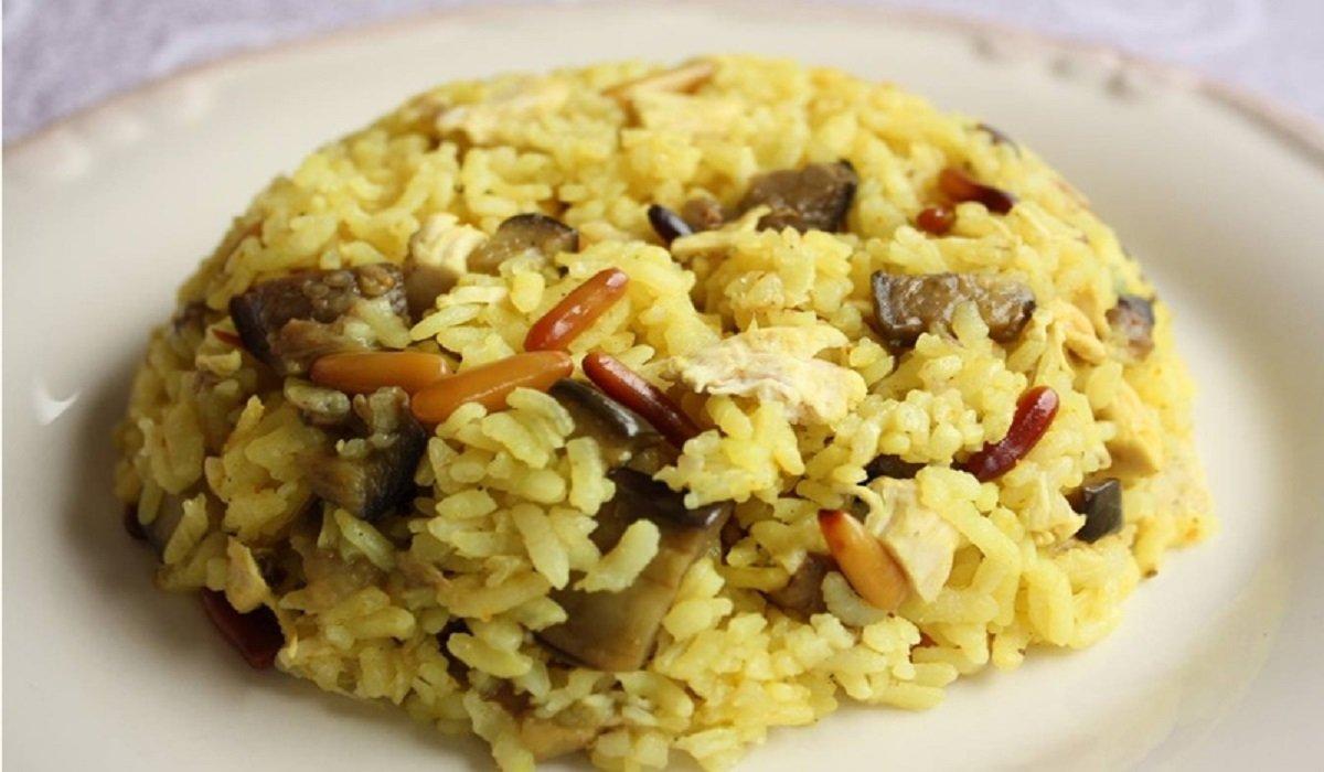 Tavuklu patlıcanlı pilav nasıl yapılır, malzemeleri nelerdir? Gelinim Mutfakta tavuklu patlıcanlı pilav tarifi