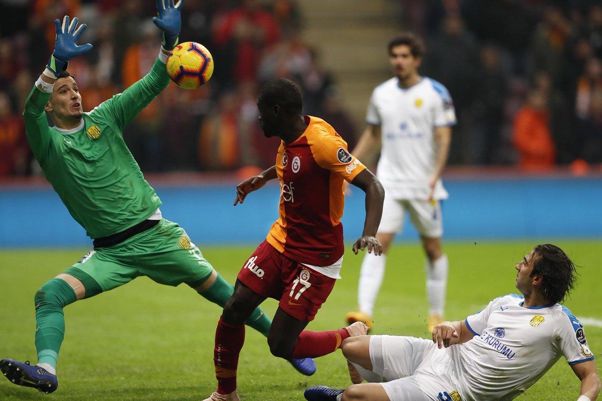 Saha dışında Altay Bayındır