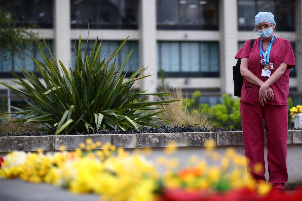 İngiltere'de koronavirüsten hayatını kaybedenler anıldı