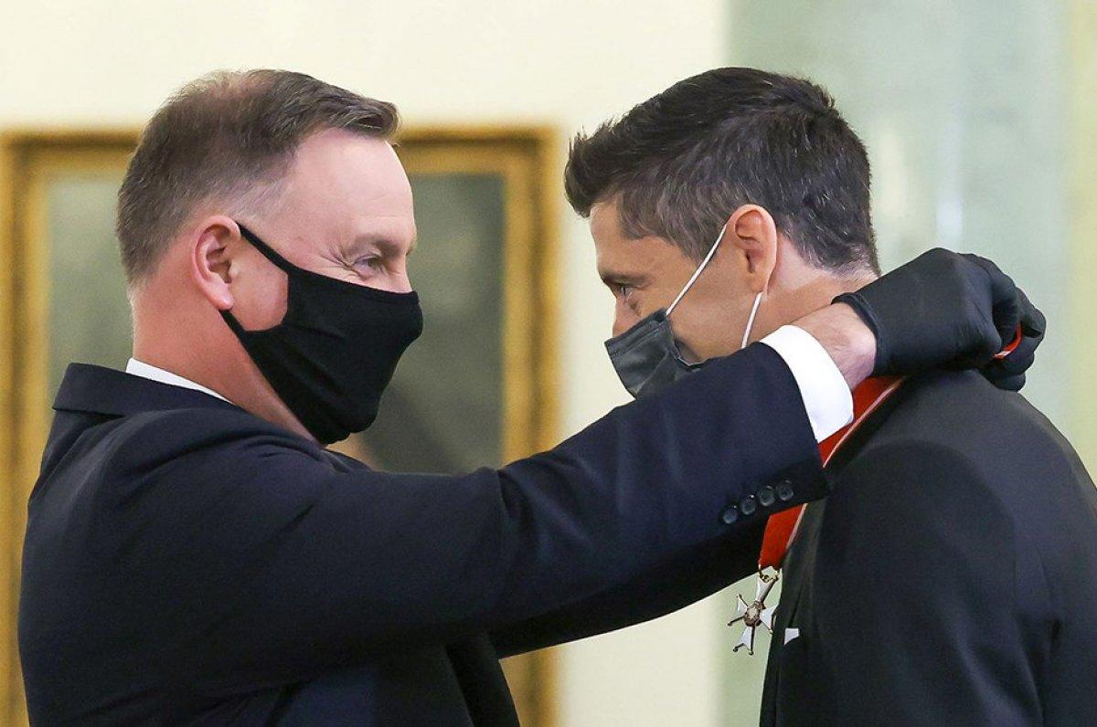 Robert Lewandowski'ye devlet nişanı verildi