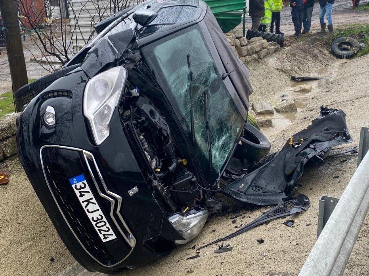 Tekirdağ'da su birikintisine kapılan araç taklalar attı