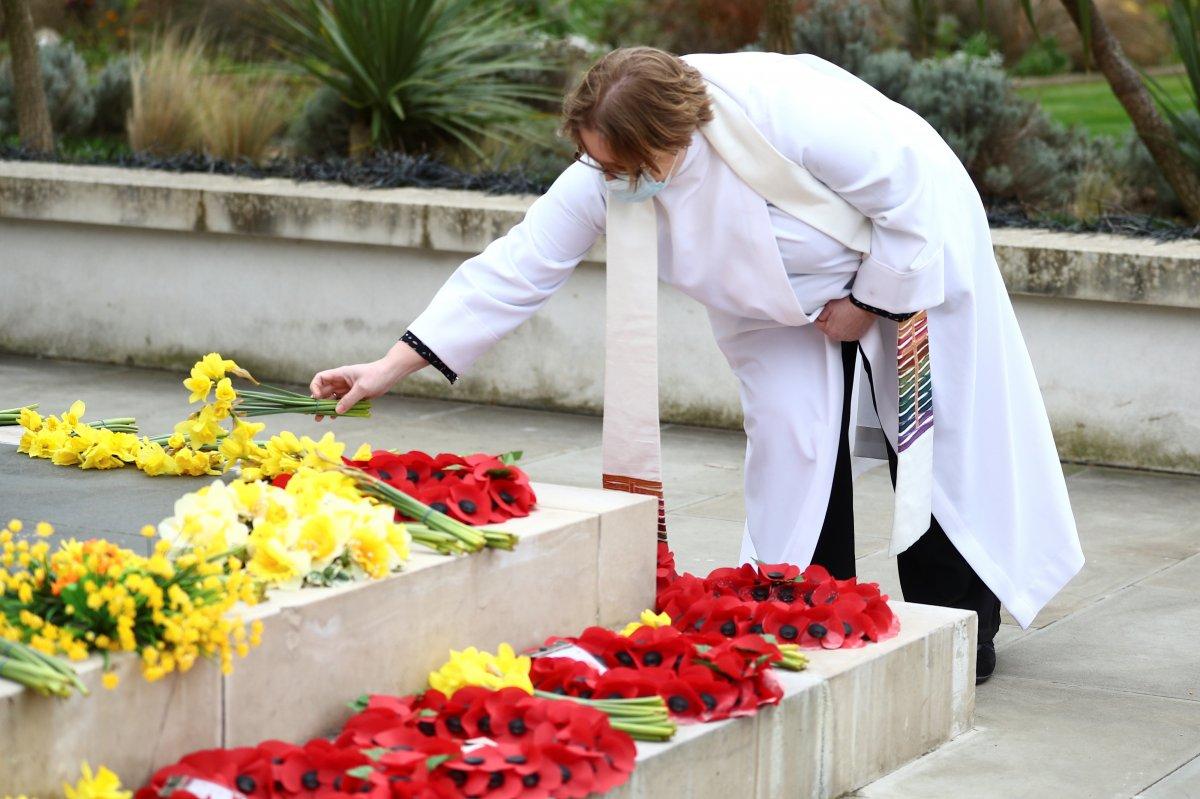 İngiltere'de koronavirüsten hayatını kaybedenler anıldı
