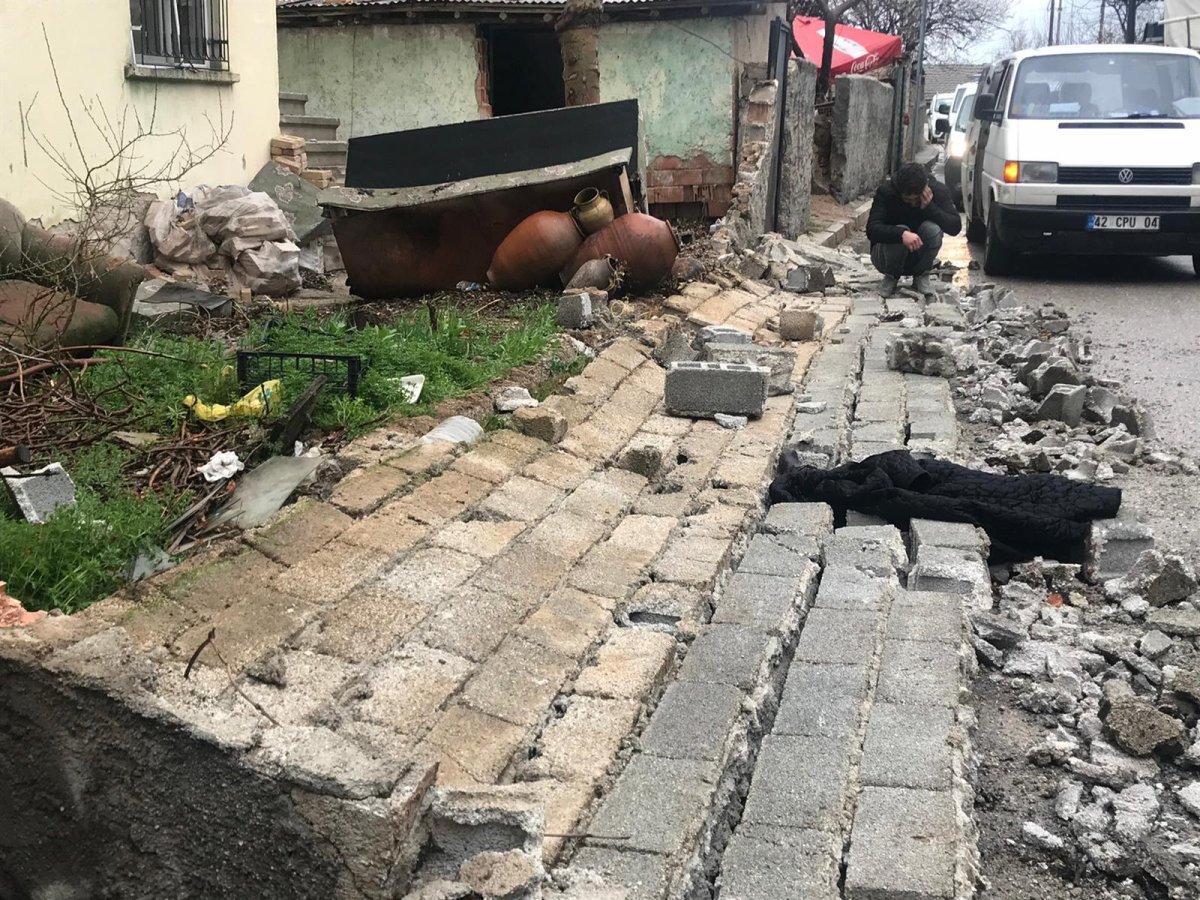 Konya'da talihsiz küçük kız yıkılan bahçe duvarının altında can verdi