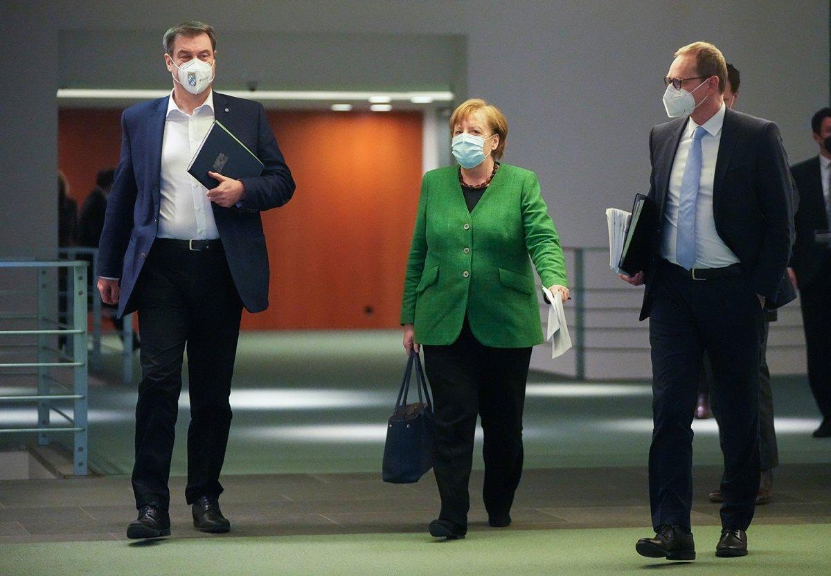 Almanya'da koronavirüs tedbirlerinin süresi 18 Nisan'a kadar uzatıldı