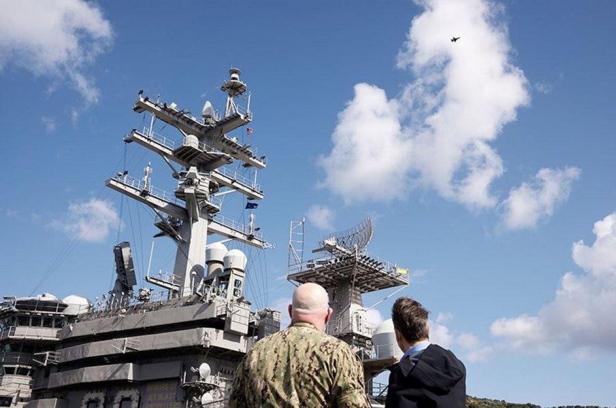 Kiryakos Miçotakis, Girit'te ABD uçak gemisini ziyaret etti