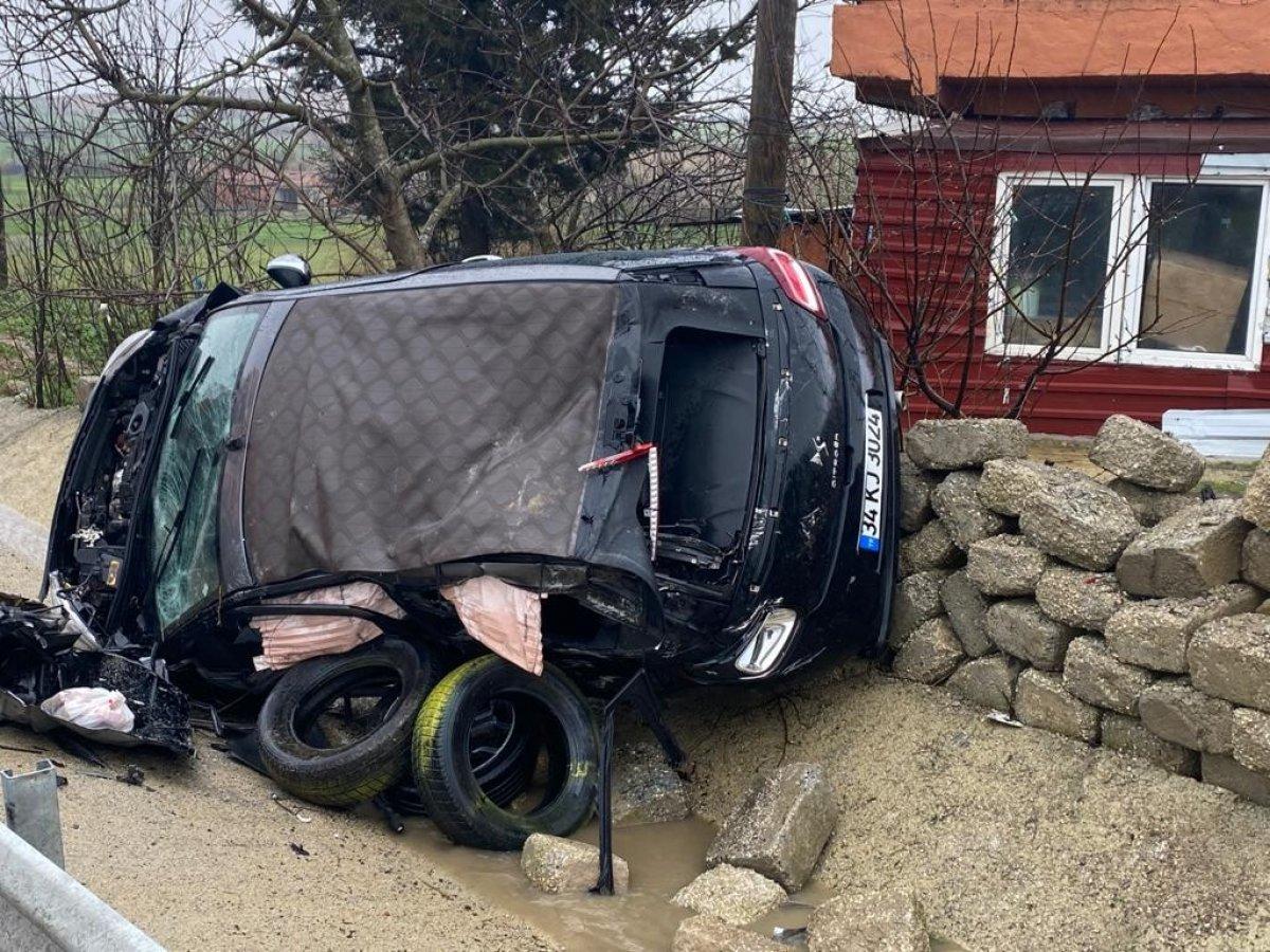 Tekirdağ'da su birikintisine kapılan araç taklalar attı