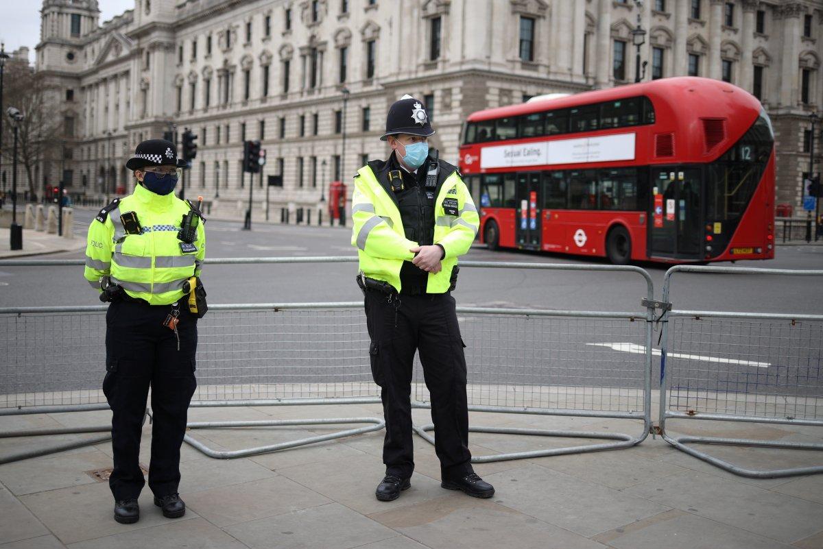 İngiltere'de koronavirüsten hayatını kaybedenler anıldı