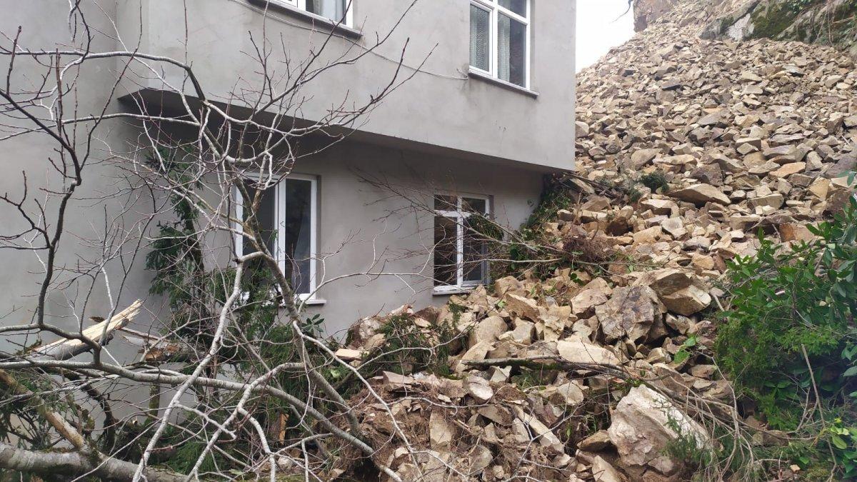 Rize'nin Ayvalık köyünde heyelan